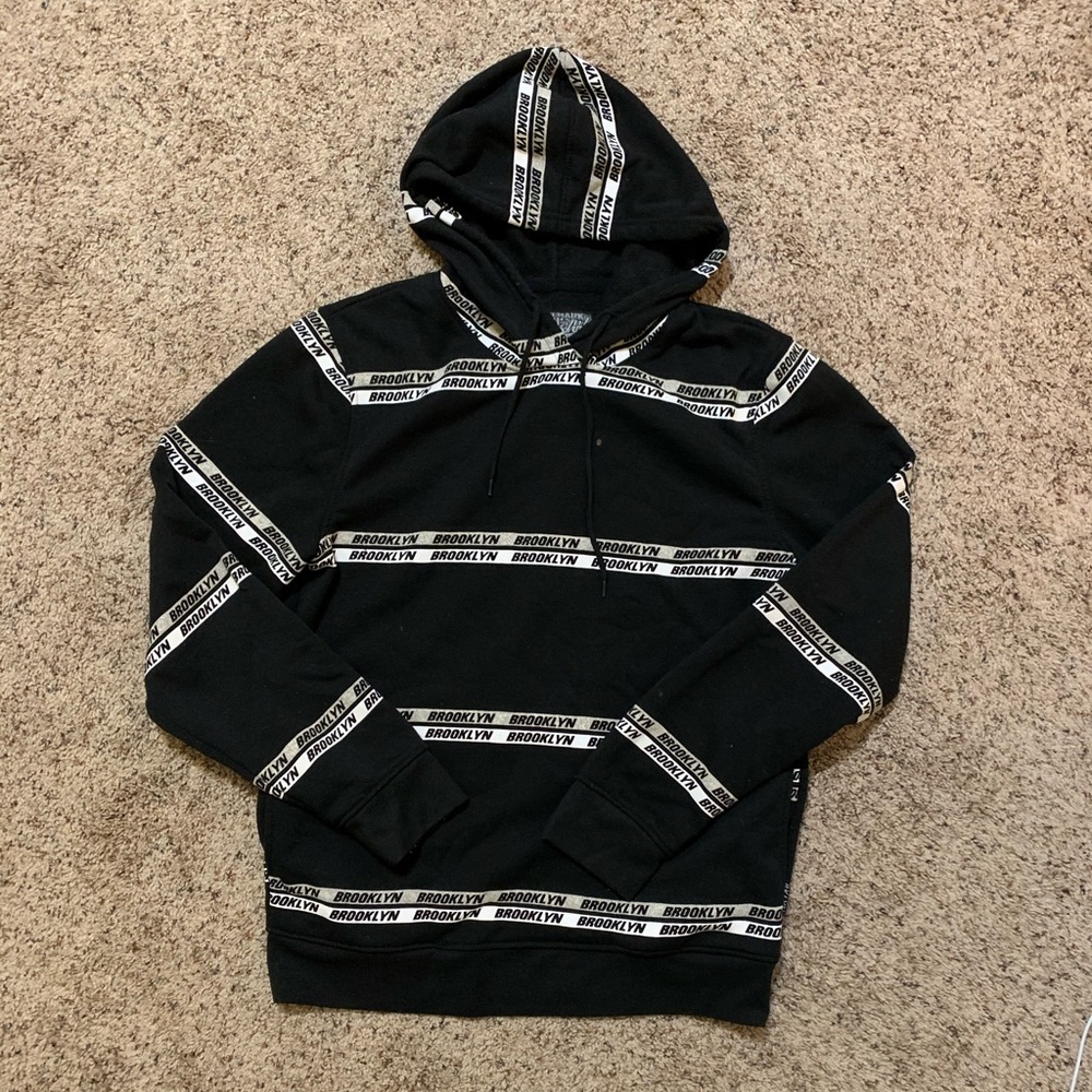 Men’s Hoodie (size M) 🦉